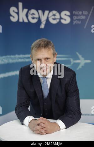 Johan Decuyper, PDG de Belgocontrol, pose avec le logo 'keyess', le nouveau nom de l'organisation de contrôle de la circulation aérienne Belgocontrol, mercredi 07 novembre 2018 à Steenokkerzeel. BELGA PHOTO THIERRY ROGE Banque D'Images