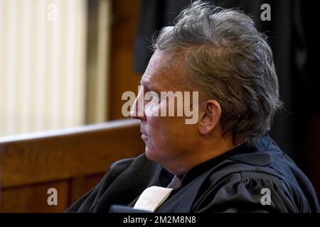L'avocat Johan Plateau, défendant André Gyselbrecht, photographié au début du procès « Kasteelmoord » (meurtre au château), lundi 12 novembre 2018, devant la cour d'appel de Gent. Andre Gyselbrecht, Pierre Serry, Franciscus Larmit et Evert de Clercq sont les quatre accusés dans ce qu'on appelle le «meurtre de château» (kasteelmoord) sur Stijn Saelens, à sa maison, un château à Wingene, province de Flandre Occidentale. Le 31 janvier 2012, Saelens a mystérieusement disparu de son château. Son corps a été trouvé en février 2012 sur une propriété voisine. Saelens était le gendre d'Andre Gyselbrecht. BELGA PHOTO DIRK WAEM Banque D'Images
