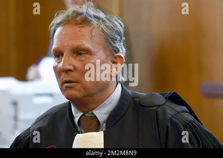 L'avocat Johan Plateau, défendant André Gyselbrecht, photographié au début du procès « Kasteelmoord » (meurtre au château), lundi 12 novembre 2018, devant la cour d'appel de Gent. Andre Gyselbrecht, Pierre Serry, Franciscus Larmit et Evert de Clercq sont les quatre accusés dans ce qu'on appelle le «meurtre de château» (kasteelmoord) sur Stijn Saelens, à sa maison, un château à Wingene, province de Flandre Occidentale. Le 31 janvier 2012, Saelens a mystérieusement disparu de son château. Son corps a été trouvé en février 2012 sur une propriété voisine. Saelens était le gendre d'Andre Gyselbrecht. BELGA PHOTO DIRK WAEM Banque D'Images