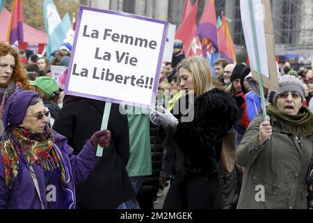 L'illustration montre la manifestation nationale féministe à l'occasion de la Journée internationale pour l'élimination de la violence à l'égard des femmes, dimanche 25 novembre 2018 à Bruxelles. BELGA PHOTO NICOLAS MATERLINCK Banque D'Images