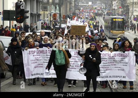 L'illustration montre la manifestation nationale féministe à l'occasion de la Journée internationale pour l'élimination de la violence à l'égard des femmes, dimanche 25 novembre 2018 à Bruxelles. BELGA PHOTO NICOLAS MATERLINCK Banque D'Images