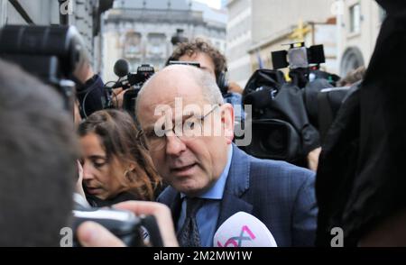 Le ministre de la Justice, Koen Geens, s'entretient avec la presse à l'approche d'une réunion du conseil des ministres du gouvernement fédéral à Bruxelles, le vendredi 07 décembre 2018. BELGA PHOTO NILS VANCRAEYNEST Banque D'Images