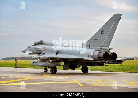 Un Eurofighter de l'aile 37th de l'Armée de l'Air italienne s'est écrasé, tuant le capitaine pilote Fabio Antonio Altruda. L'accident s'est produit à quelques kilomètres de la base de Trapani-Brigi après le retour d'une mission d'entraînement. Banque D'Images