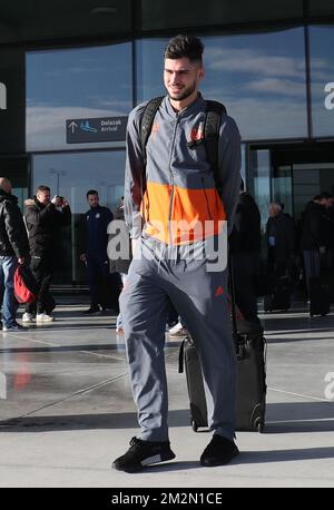 Elias Cobbaut d'Anderlecht photographié à l'arrivée de l'équipe belge RSCA Anderlecht, à Zagreb, mercredi 12 décembre 2018, avant leur premier match contre l'équipe croate Dinamo Zagreb, le sixième jour de la phase du groupe Europa League. BELGA PHOTO VIRGINIE LEFOUR Banque D'Images