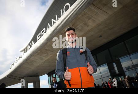 Elias Cobbaut d'Anderlecht photographié à l'arrivée de l'équipe belge RSCA Anderlecht, à Zagreb, mercredi 12 décembre 2018, avant leur premier match contre l'équipe croate Dinamo Zagreb, le sixième jour de la phase du groupe Europa League. BELGA PHOTO VIRGINIE LEFOUR Banque D'Images