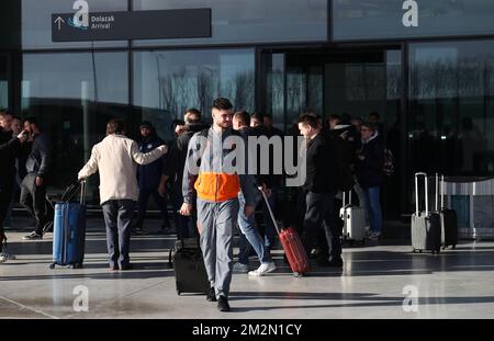 Elias Cobbaut d'Anderlecht photographié à l'arrivée de l'équipe belge RSCA Anderlecht, à Zagreb, mercredi 12 décembre 2018, avant leur premier match contre l'équipe croate Dinamo Zagreb, le sixième jour de la phase du groupe Europa League. BELGA PHOTO VIRGINIE LEFOUR Banque D'Images