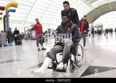 Obbi Oulare de Standard photographié avec un plâtre coulé sur la jambe, à l'aéroport d'Izmir, Turquie samedi 15 décembre 2018. Hier, l'équipe belge de football Standard de Liège a joué l'équipe turque Akhisar Belediyespor le sixième jour de l'étape du groupe Europa League dans le groupe J. BELGA PHOTO LAURIE DIEFFEMBACQ Banque D'Images