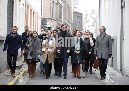 Bram Van Braeckevelt, Gent alderman Rudy Codsens, Hafsa El Bazioui, Gent alderwoman Sofie Bracke, Gent alderman Mathias de Clercq, Gent alderwoman Annelies Storms, Gent alderwoman Elke Decruynaere, Astrid de Bruycker et Gent Wattaleuderw, maire de Filtelip, en photo, au sujet de la nouvelle conférence de presse et du nouveau conseil municipal de Filalteman de Filaltelip, au sujet du nouveau, À Gand après les élections locales et provinciales d'octobre en Belgique, samedi 15 décembre 2018 à Gand. BELGA PHOTO NICOLAS MATERLINCK Banque D'Images