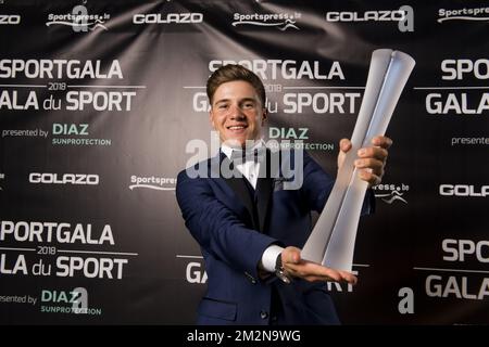 Belge Remco Evenepoel pose pour le photographe après avoir remporté la soirée de gala pour le sport des femmes et des hommes de l'année 2018, samedi 22 décembre 2018, à Bruxelles. BELGA PHOTO LAURIE DIEFFEMBACQ-JASPER JACOBS-GREGORY VAN GANSEN-PHILIPPE CROCHET Banque D'Images