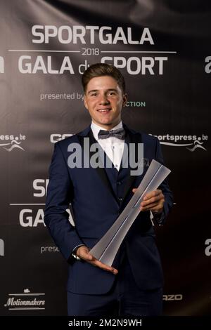 Belge Remco Evenepoel pose pour le photographe après avoir remporté la soirée de gala pour le sport des femmes et des hommes de l'année 2018, samedi 22 décembre 2018, à Bruxelles. BELGA PHOTO LAURIE DIEFFEMBACQ-JASPER JACOBS-GREGORY VAN GANSEN-PHILIPPE CROCHET Banque D'Images