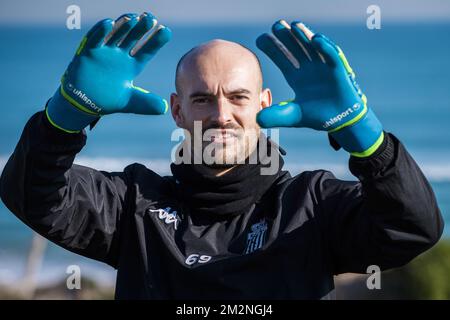 Le gardien de but de Charleroi français Remy Riou pose pour le photographe après la séance du matin le troisième jour du camp d'entraînement d'hiver de l'équipe belge de football de première division Sporting Charleroi, à Valence, Espagne, le lundi 07 janvier 2019. BELGA PHOTO LAURIE DIEFFEMBACQ Banque D'Images