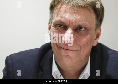 Le nouveau maire de Linkebeek, Yves Ghequiere, a été photographié lors de l'installation du nouveau conseil municipal de Linkebeek, à l'hôtel de ville, le lundi 07 janvier 2019. Il n'y a toujours pas de décision sur qui deviendra maire de la ville. BELGA PHOTO THIERRY ROGE Banque D'Images