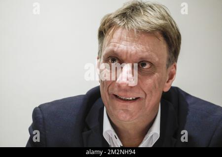 Le nouveau maire de Linkebeek, Yves Ghequiere, a été photographié lors de l'installation du nouveau conseil municipal de Linkebeek, à l'hôtel de ville, le lundi 07 janvier 2019. Il n'y a toujours pas de décision sur qui deviendra maire de la ville. BELGA PHOTO THIERRY ROGE Banque D'Images