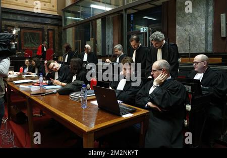 Les avocats attendent le début d'une session dans le procès concernant l'attentat terroriste au Musée juif de Bruxelles, au Palais de justice de Bruxelles, à Bruxelles, le jeudi 10 janvier 2019. Nemmauche et Bendrer sont accusés d'avoir commis un attentat terroriste le 24 mai 2014 au Musée juif de Bruxelles, tuant quatre personnes. BELGA PHOTO POOL FRANÇOIS LENOIR Banque D'Images