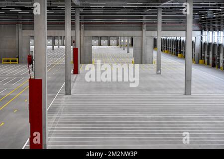 L'illustration montre un entrepôt vide, à l'ouverture d'un nouveau centre de distribution de la chaîne de supermarchés à prix réduit Aldi à Turnhout, mardi 15 janvier 2019. BELGA PHOTO DIRK WAEM Banque D'Images