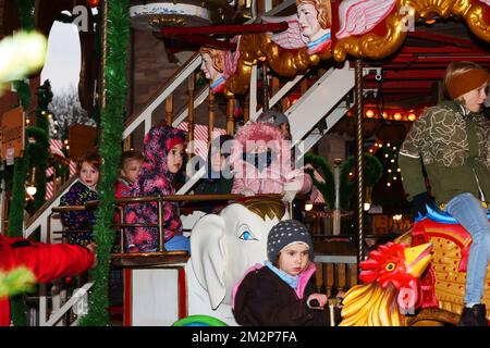 Kinderkarussell, Kinderweihnachtsmarkt, Nürnberg, Nürnberger Weihnachtsmarkt, Nürnberger Christkindlesmarkt, Engel, Anhänger, Kugel, Glühwein, Banque D'Images