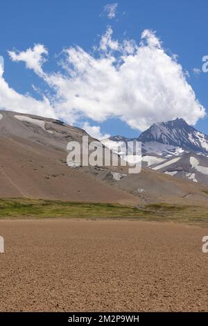 Volcan Planchón-Peteroa à Paso Vergara - traverser la frontière du Chili à l'Argentine tout en voyageant en Amérique du Sud Banque D'Images