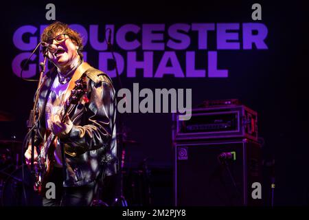 Gloucester, Royaume-Uni. 11th, décembre 2022. Le groupe de rock anglais The Chameleons joue un concert au Gloucester Guildhall à Gloucester. Ici, le chanteur et bassiste Mark Burgess est vu en direct sur scène. (Crédit photo : Gonzales photo – Per-Otto Oppi). Banque D'Images