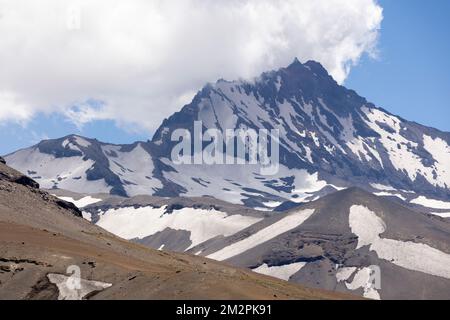 Volcan Planchón-Peteroa à Paso Vergara - traverser la frontière du Chili à l'Argentine tout en voyageant en Amérique du Sud Banque D'Images