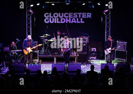 Gloucester, Royaume-Uni. 11th, décembre 2022. Le groupe de rock anglais The Chameleons joue un concert au Gloucester Guildhall à Gloucester. Ici, le chanteur et bassiste Mark Burgess est vu en direct sur scène. (Crédit photo : Gonzales photo – Per-Otto Oppi). Banque D'Images