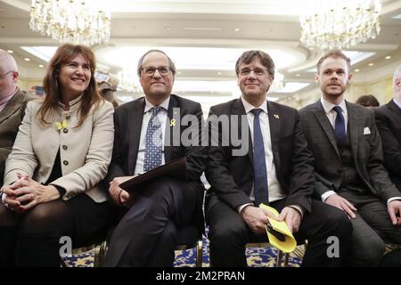 Laura Borras, Présidente de la Catalogne Quim Torra et leader catalan en exil Carles Puigdemont photographié lors d'une conférence de presse à Bruxelles, le lundi 18 février 2019. BELGA PHOTO THIERRY ROGE Banque D'Images