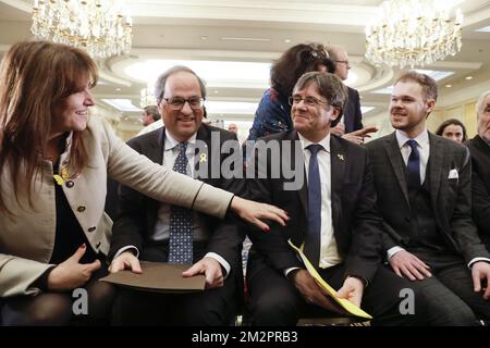 Laura Borras, Présidente de la Catalogne Quim Torra et leader catalan en exil Carles Puigdemont photographié lors d'une conférence de presse à Bruxelles, le lundi 18 février 2019. BELGA PHOTO THIERRY ROGE Banque D'Images