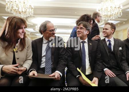 Laura Borras, Présidente de la Catalogne Quim Torra et leader catalan en exil Carles Puigdemont photographié lors d'une conférence de presse à Bruxelles, le lundi 18 février 2019. BELGA PHOTO THIERRY ROGE Banque D'Images