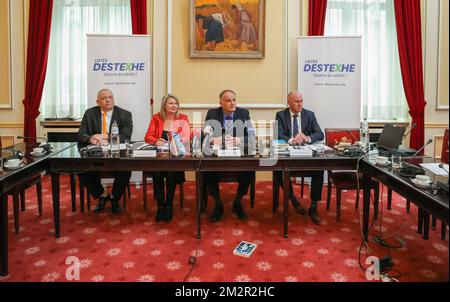 Benoit Legros, Laurence Genot, le sénateur Alain Destexhe et André-Pierre Puget photographiés lors d'une conférence de presse pour annoncer que Destexhe quitte son parti, MR libéraux francophones pour créer son propre parti appelé - LISTES DESTEXHE à Bruxelles et en Wallonie, en prévision des élections fédérales de mai prochain en Belgique, le mercredi 20 février 2019. BELGA PHOTO PAUL-HENRI VERLOOY Banque D'Images