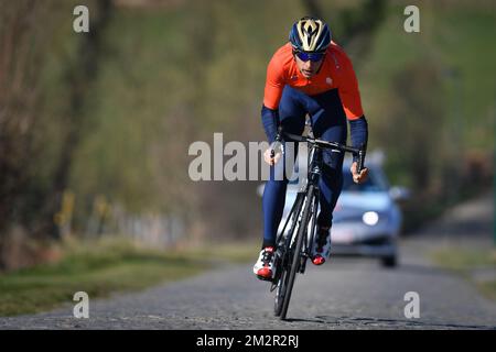 Dylan Belge Teuns of Bahrain-Merida photographié en action lors de la reconnaissance de la piste de l'édition 74th de la course cycliste d'une journée Omloop Het Nieuwsblad, mercredi 27 février 2019. BELGA PHOTO DAVID STOCKMAN Banque D'Images