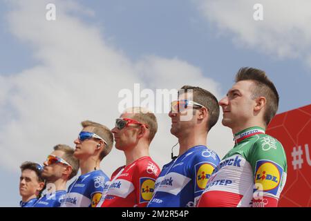 L'Italien Elia Viviani (R) et ses coéquipiers de Deceuninck - Quick-Step photographié à la dernière étape de la course cycliste « UAE Tour » 2019, à 145 km de Dubai Safari Park à City Walk, Émirats Arabes Unis, samedi 02 mars 2019. L'édition de cette année aura lieu du 24 février au 2 mars. BELGA PHOTO YUZURU SUNADA FRANCE OUT Banque D'Images