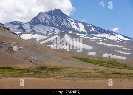 Volcan Planchón-Peteroa à Paso Vergara - traverser la frontière du Chili à l'Argentine tout en voyageant en Amérique du Sud Banque D'Images