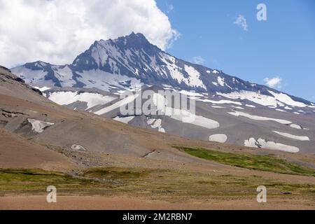 Volcan Planchón-Peteroa à Paso Vergara - traverser la frontière du Chili à l'Argentine tout en voyageant en Amérique du Sud Banque D'Images