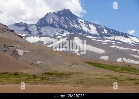 Volcan Planchón-Peteroa à Paso Vergara - traverser la frontière du Chili à l'Argentine tout en voyageant en Amérique du Sud Banque D'Images