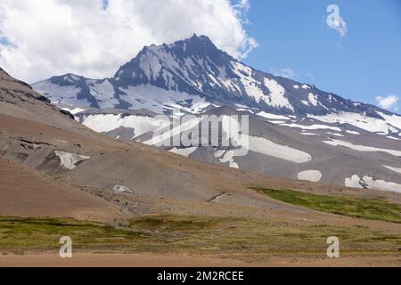 Volcan Planchón-Peteroa à Paso Vergara - traverser la frontière du Chili à l'Argentine tout en voyageant en Amérique du Sud Banque D'Images