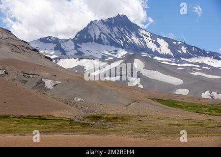 Volcan Planchón-Peteroa à Paso Vergara - traverser la frontière du Chili à l'Argentine tout en voyageant en Amérique du Sud Banque D'Images