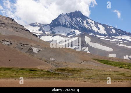 Volcan Planchón-Peteroa à Paso Vergara - traverser la frontière du Chili à l'Argentine tout en voyageant en Amérique du Sud Banque D'Images