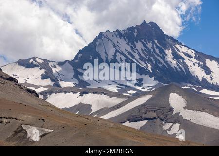 Volcan Planchón-Peteroa à Paso Vergara - traverser la frontière du Chili à l'Argentine tout en voyageant en Amérique du Sud Banque D'Images