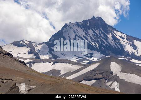 Volcan Planchón-Peteroa à Paso Vergara - traverser la frontière du Chili à l'Argentine tout en voyageant en Amérique du Sud Banque D'Images