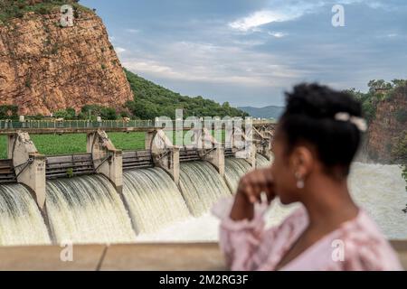 Johannesburg. 13th Dec, 2022. A tourist views the scenery of the Hartbeespoort Dam in North West Province of South Africa, Dec. 13, 2022. Credit: Shiraaz Mohamed/Xinhua/Alamy Live News Stock Photo