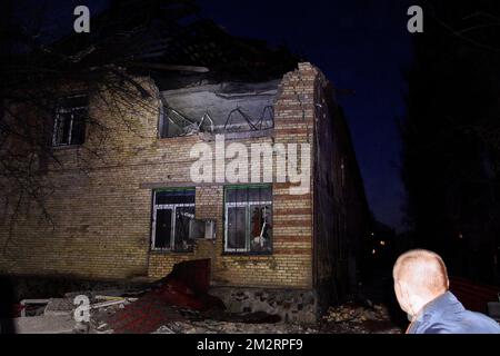 Kyiv, Ukraine. 14th Dec, 2022. A destroyed house can be seen as a result of an Iranian drone Shahed 136 hit by Russia, December 14, 2022. It was reported that ten separate explosions occurred in Kyiv due to the attacks carried out by the Russian forces in the early hours of the morning. Russia attacked Kyiv on December 14, 2022 with Iranian-made kamikaze drones. As a result buildings were damaged. (Photo by Aleksandr Gusev/SOPA Images/Sipa USA) Credit: Sipa USA/Alamy Live News Stock Photo