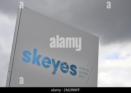 L'illustration montre la tour de contrôle de la skeyes avant une ...