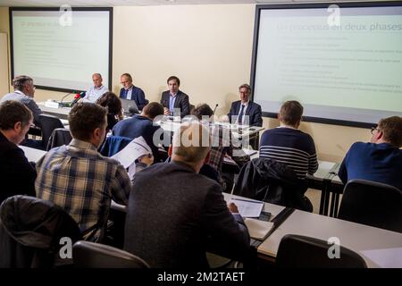 Bart Hertveldt, Jan Verschooten, Philippe Donnay et Igor Lebrun photographiés lors d'une conférence de presse du Bureau fédéral belge du Plan pour présenter les résultats des calculs de plusieurs suggestions de campagne des partis politiques, vendredi 26 avril 2019, à Bruxelles. BELGA PHOTO JASPER JACOBS Banque D'Images