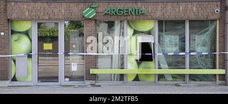 L'illustration montre la scène d'une tentative de vol avec des engins explosifs à la banque Argentine de Retie, le jeudi 02 mai 2019. BELGA PHOTO YORICK JANSENS Banque D'Images
