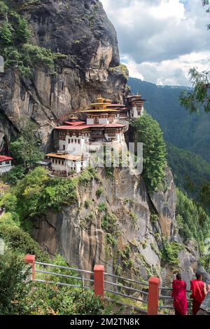 Randonnée vers Tiger's Nest Bhoutan sur le sentier Trans Bhoutan Trail Banque D'Images