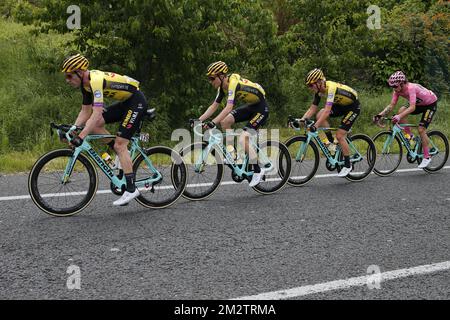 Équipe Jumbo-Visma pilotes photographiés en action pendant la sixième étape de l'édition 101st de la course de vélo Giro d'Italia, 238km de Cassino à San Giovanni Rotondo, Italie, jeudi 16 mai 2019. BELGA PHOTO YUZURU SUNADA FRANCE OUT Banque D'Images