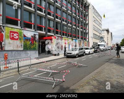 L'illustration montre les dommages près du siège des socialistes francophones PS lors d'une protestation des 'gilets jaunes' (gilets jaunes - gele hesjes) contre la hausse des prix du carburant et du pétrole et le coût élevé de la vie, à Bruxelles, le dimanche 26 mai 2019. BELGA PHOTO ANTONY GEVAERT Banque D'Images