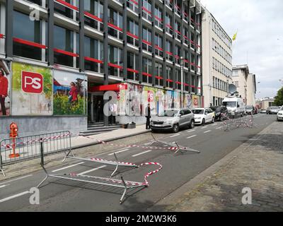 L'illustration montre les dommages près du siège des socialistes francophones PS lors d'une protestation des 'gilets jaunes' (gilets jaunes - gele hesjes) contre la hausse des prix du carburant et du pétrole et le coût élevé de la vie, à Bruxelles, le dimanche 26 mai 2019. BELGA PHOTO ANTONY GEVAERT Banque D'Images