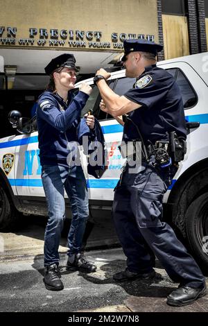 Belgian Delfine Persoon poses for the photographer during a visit of Belgian boxer Delfine Persoon to the Midtown Precinct South of the New York Police Department, ahead of her fight against Irish Katie Taylor, Thursday 30 May 2019 in New York, US. Persoon is 10-time WBC World Champion. She will fight Taylor in Madison Garden, New York on June 1st 2019. BELGA PHOTO DIRK WAEM  Banque D'Images