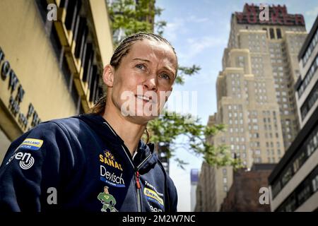 Belgian Delfine Persoon poses for the photographer during a visit of Belgian boxer Delfine Persoon to the Midtown Precinct South of the New York Police Department, ahead of her fight against Irish Katie Taylor, Thursday 30 May 2019 in New York, US. Persoon is 10-time WBC World Champion. She will fight Taylor in Madison Garden, New York on June 1st 2019. BELGA PHOTO DIRK WAEM  Banque D'Images