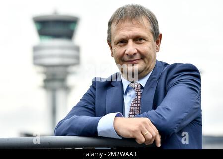 Johan Decuyper, PDG de Skeyes, pose au photographe lors d'une conférence de presse pour présenter le rapport sur 2018 ans de l'organisation belge de contrôle du trafic aérien Skeyes, mercredi 05 juin 2019 à Steenokkerzeel. BELGA PHOTO DIRK WAEM Banque D'Images